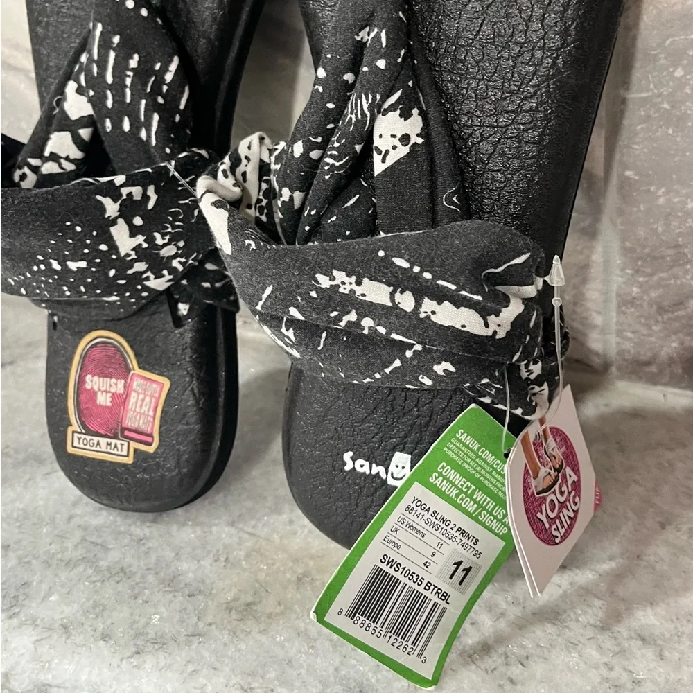 Sanuk Women's Black and White Yoga Mat Sandals NWT smoke & pet free home🌸 - Picture 2 of 14